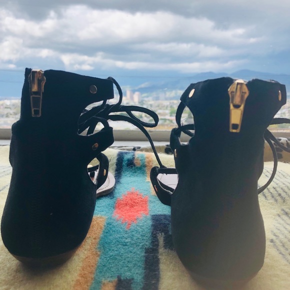 Dolce Vita black gladiator sandals. Size 7 - Picture 2 of 3